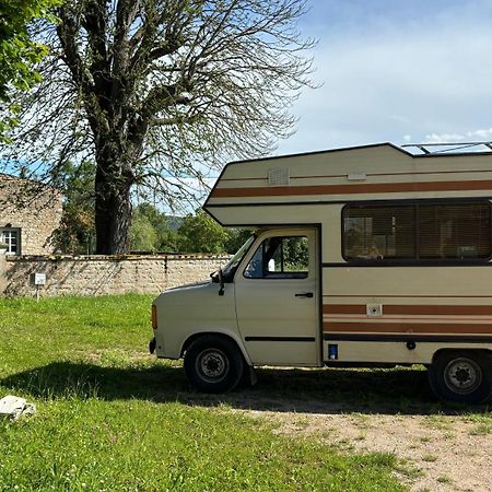 Ficelle, Chambre D'Hotes En Camping Car Vintage Romenay Exterior photo